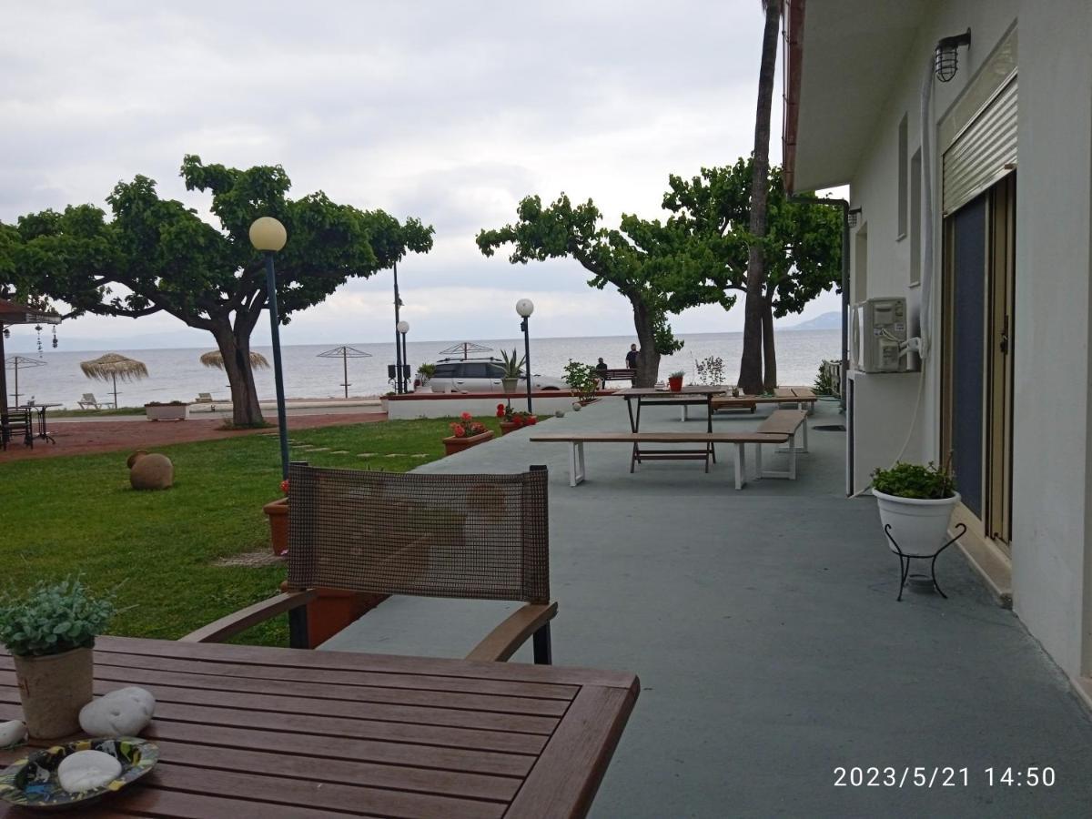 Evoikos Beach & Resort Livanátai Exteriör bild