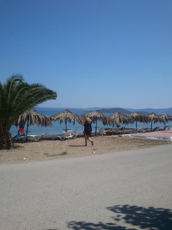 Evoikos Beach & Resort Livanátai Exteriör bild